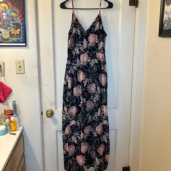 H&M Maxi Dress with Flowers - Picture 1 of 4